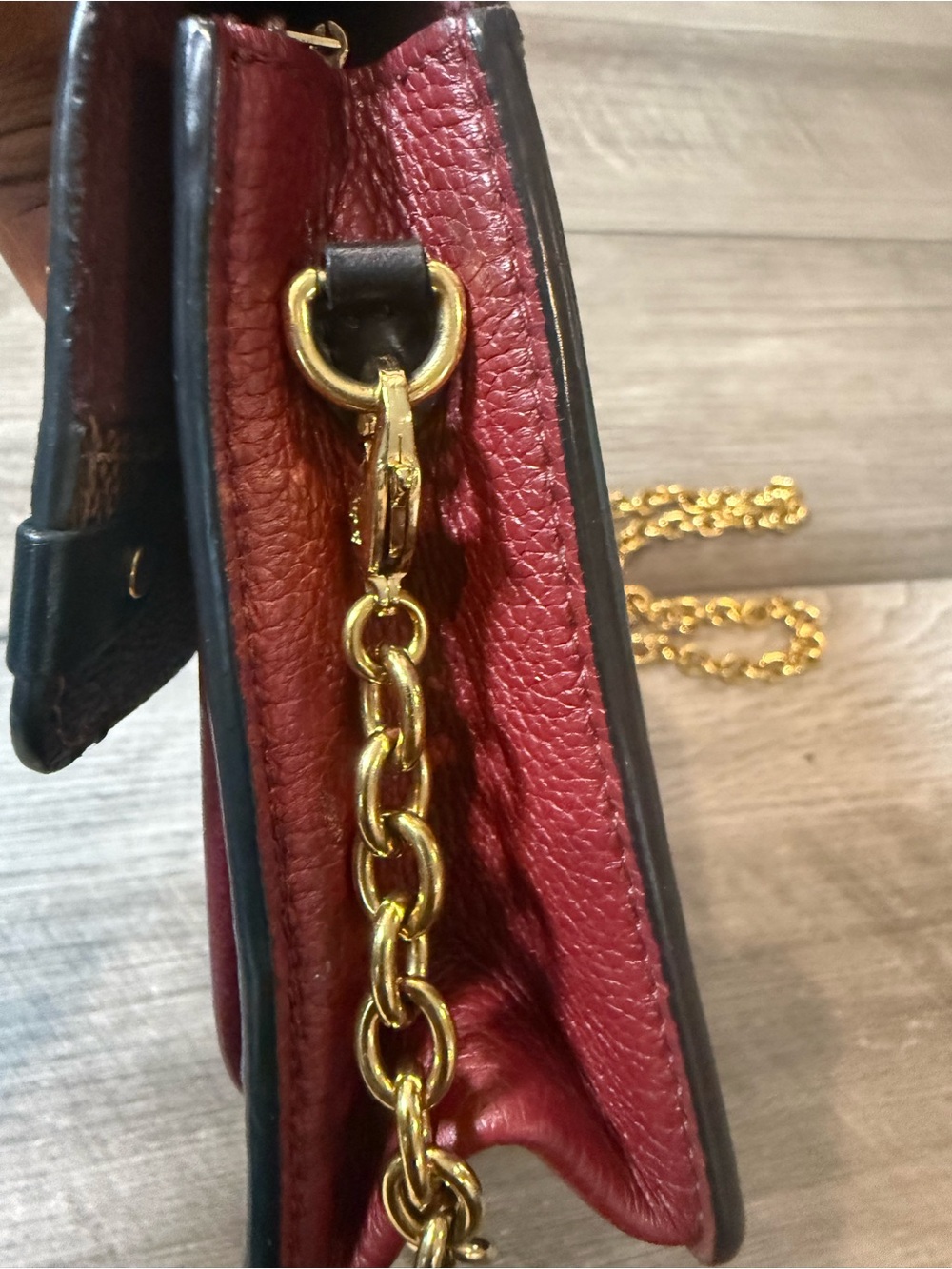 Women’s Red Leather Chain-Handle Shoulder Bag - Picture 13 of 16